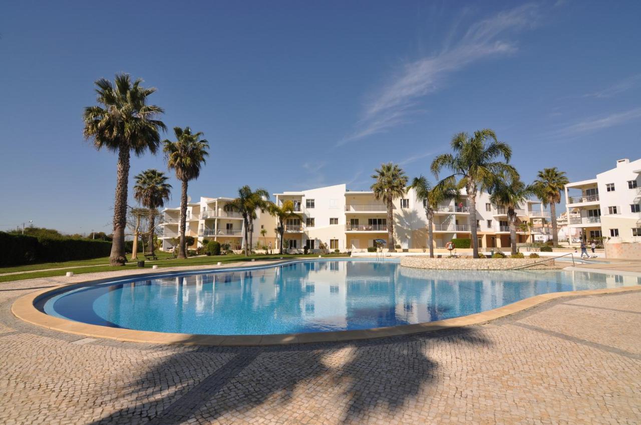 Sea And Pool At Vila Da Praia Alvor Luaran gambar