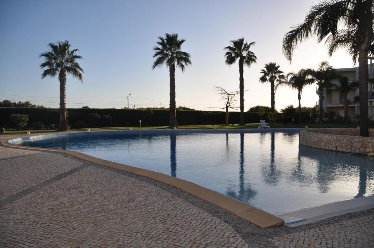 Sea And Pool At Vila Da Praia Alvor Luaran gambar