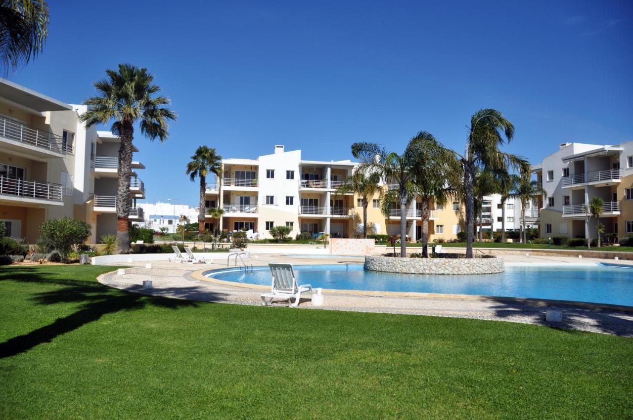 Sea And Pool At Vila Da Praia Alvor Luaran gambar