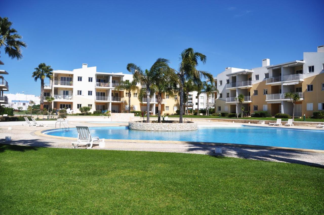 Sea And Pool At Vila Da Praia Alvor Luaran gambar